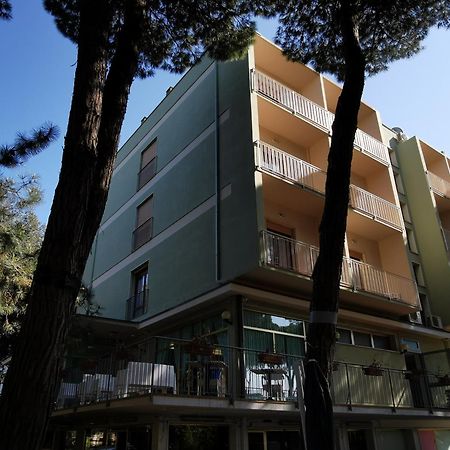 Hotel Pine Beach Rosolina Mare Buitenkant foto