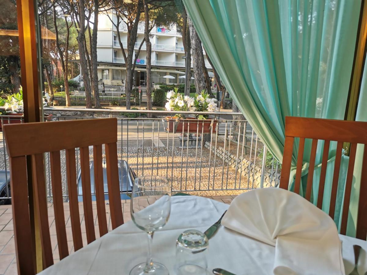 Hotel Pine Beach Rosolina Mare Buitenkant foto