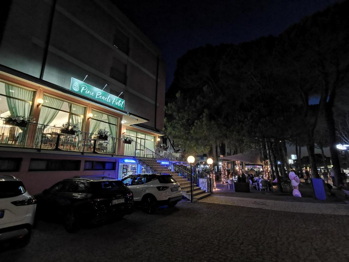 Hotel Pine Beach Rosolina Mare Buitenkant foto