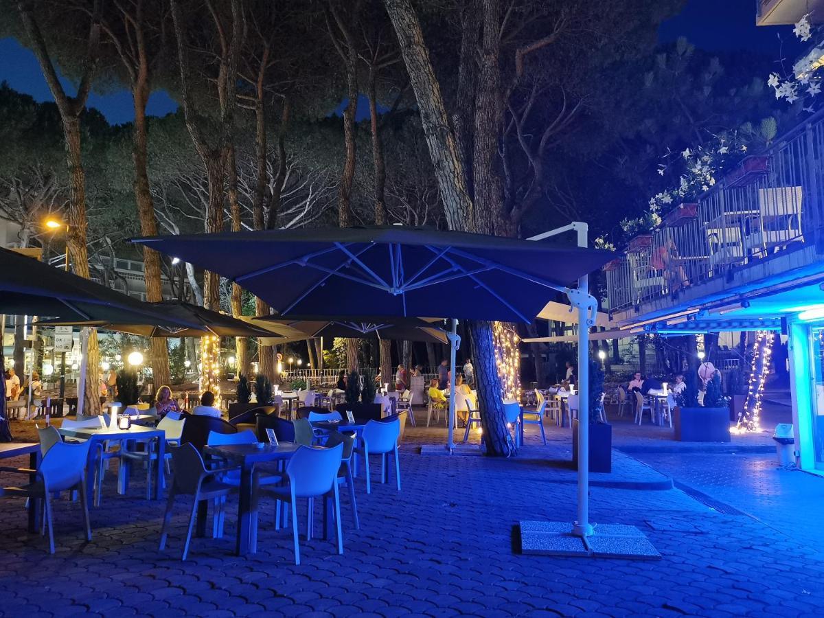 Hotel Pine Beach Rosolina Mare Buitenkant foto