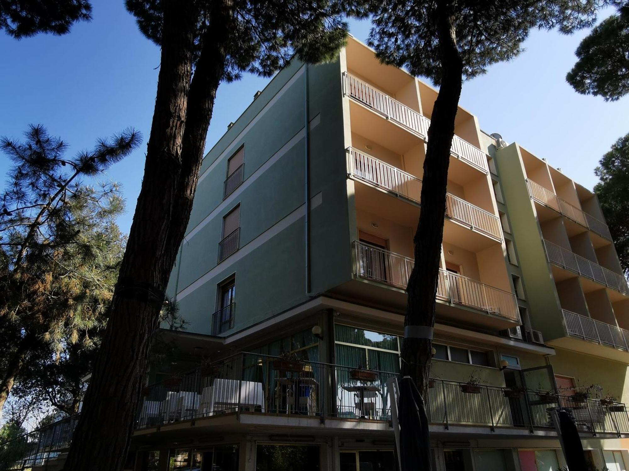 Hotel Pine Beach Rosolina Mare Buitenkant foto
