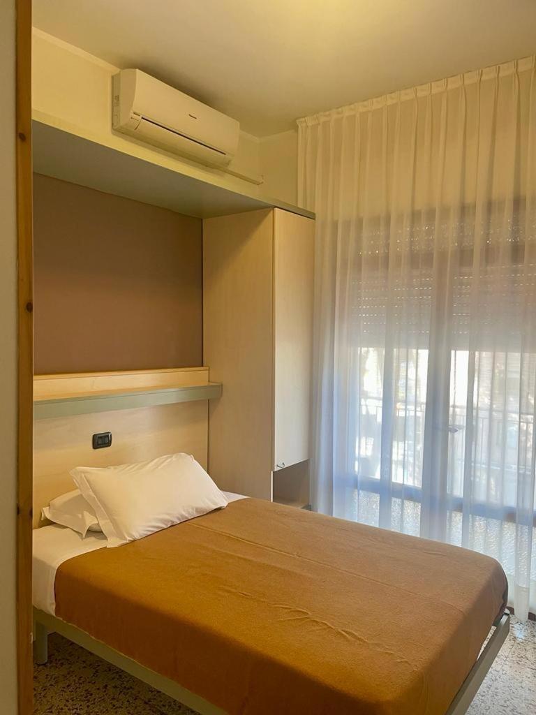Hotel Pine Beach Rosolina Mare Buitenkant foto